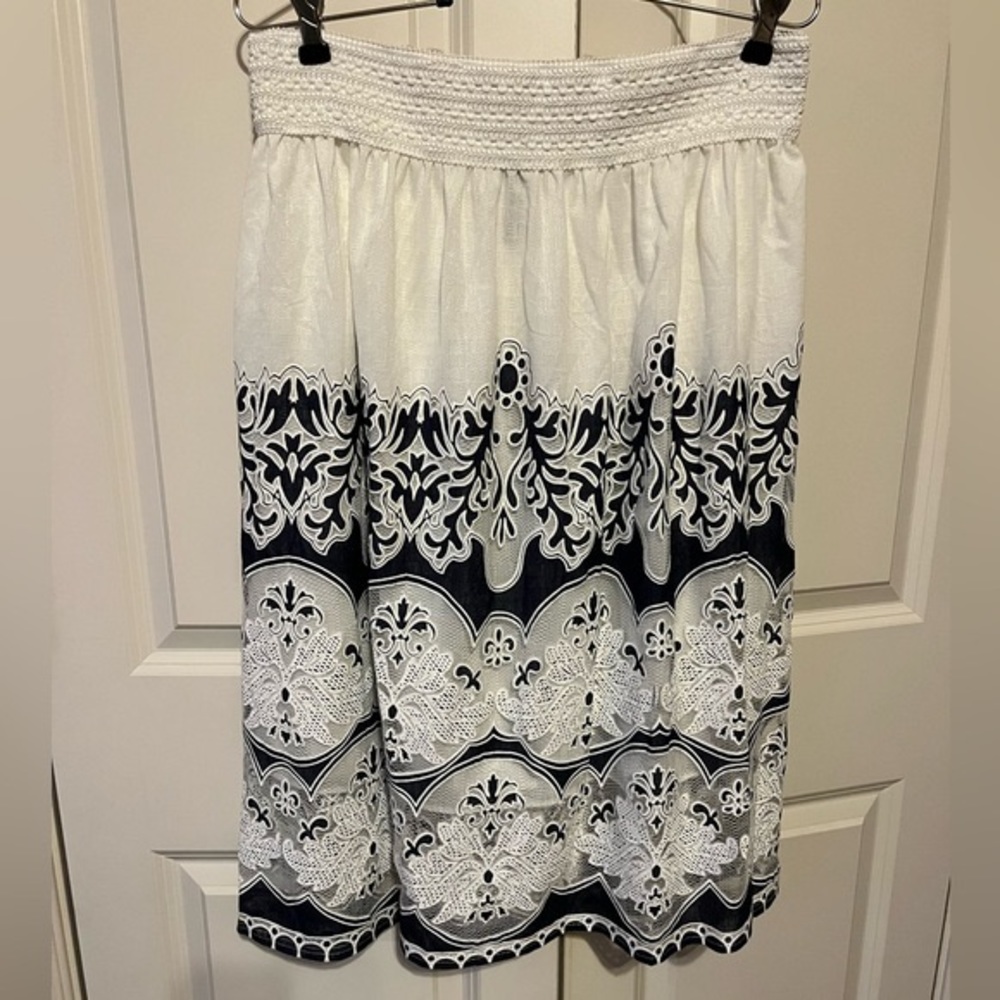 NWOT - Me 2 Magic size L midi skirt